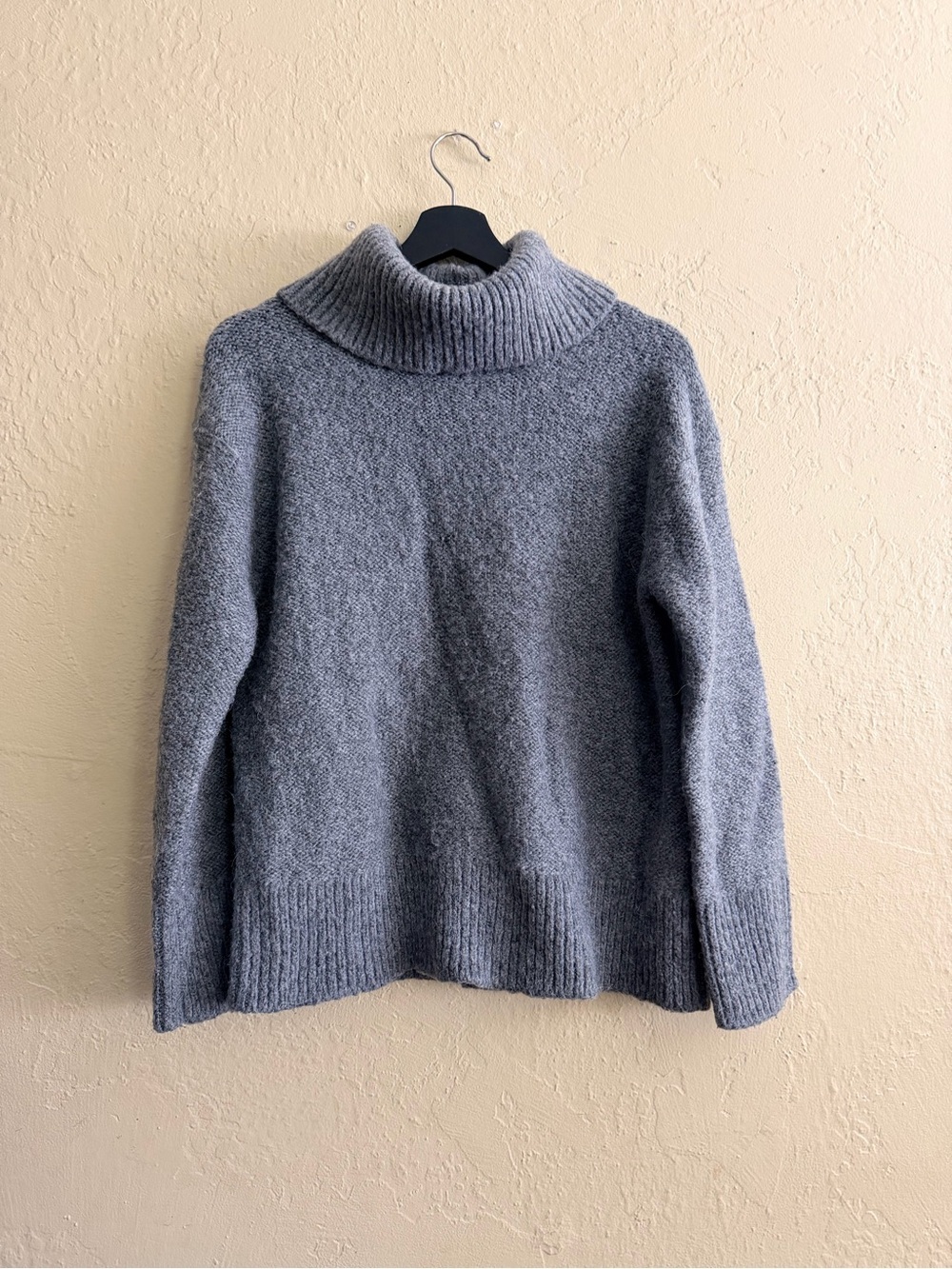 Banana Republic Gray Ribbed Turtleneck Sweater